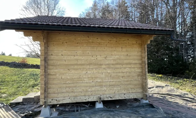 Aérogommage d'un chalet en bois aux Moussières, Le Jura, Theo Mazzetti