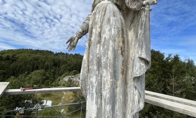 restauration décapage et aérogommage d'une statue en fonte dans le Jura, Le Jura, Mazzetti Aérogommage