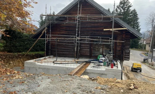 Aérogommage d'un Chalet bois rond La Pessière au Rousses dans le jura, Le Jura, Mazzetti Aérogommage