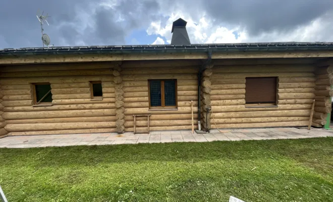 Sablage et aérogommage de chalet en bois dans le Jura , Le Jura, Mazzetti Aérogommage
