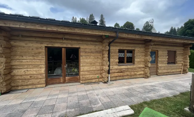 Sablage et aérogommage de chalet en bois dans le Jura , Le Jura, Mazzetti Aérogommage